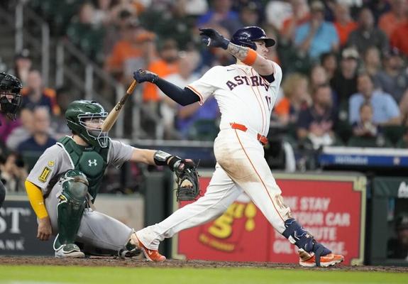 Astros rally in 7th inning to defeat Athletics 5-3
