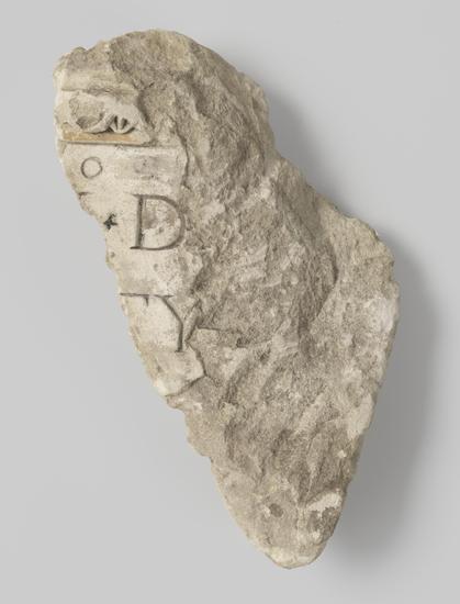 Epitaaf of memorietafel, opgegraven te Utrecht bij het oude Minderbroederklooster (fragment), anonymous, c. 1400 - c. 1950