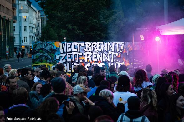 A100 wegbassen Demo am 17.5.25