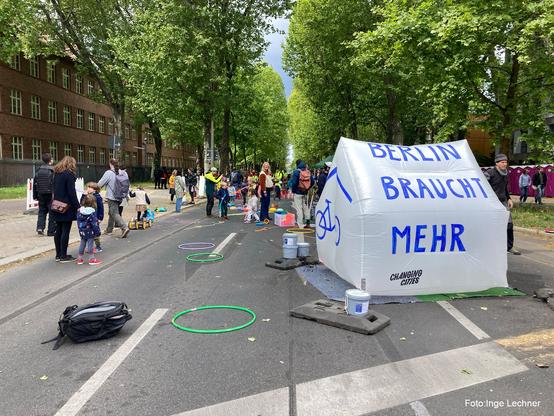 Kinderprotestfest auf der A100 wegbassen Demo am 17.5.25