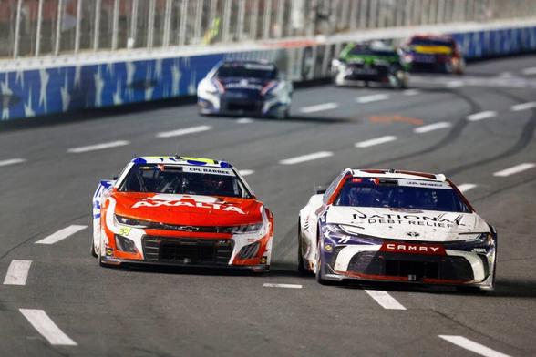New record for the fastest pit stop in NASCAR history (Video)