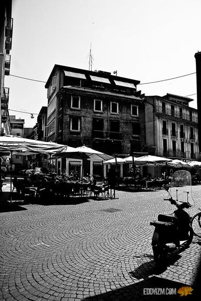 "Like poetry, fashion does not state anything. It merely suggests"
~ Karl Lagerfeld
#Verona #Italia 2007
#sonyalpha #a100
ƒ/6.7 1/250 17mm ISO200
#architecture #photography #Italy #Europe #gooutside #lightroom #blackandwhite #monochrome #bwphotography #exploration #goexplore #wanderer #bw #streetphotography #blackandwhitephotography #urbanphotography  #citystreets #quote
