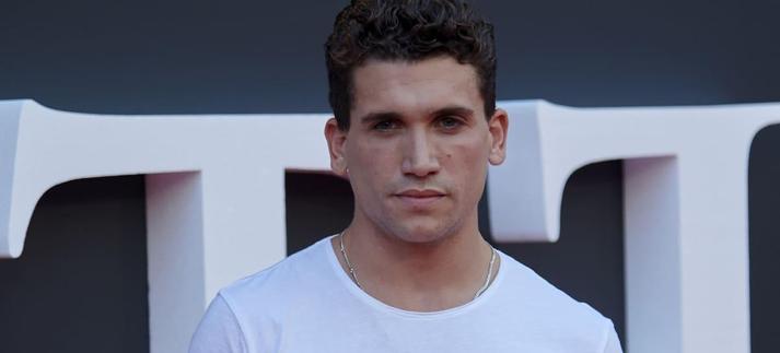 Jaime Lorente en la premier de la segunda temporada de 'Élite' / NurPhoto (Getty Images)