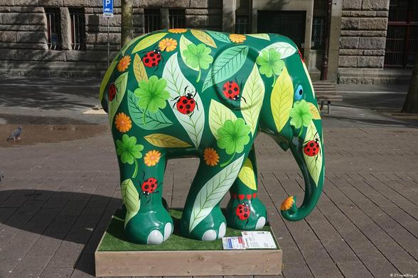Elephant Parade doet tussen 19 mei t/m 30 juni 2025 Amsterdam aan. In deze periode staan door heel Amsterdam 56 olifanten. Dit allemaal ter ere van het 750-jarig bestaan van de stad. De Elephant Parade is een kleurrijke, reizende openluchttentoonstelling ter ere van de olifant. Ik nam een kijkje. 👇

https://jtravelblog.nl/elephant-parade-in-amsterdam/

#elephantparade #amsterdam