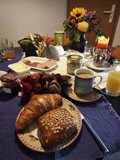 Feiertagsfrühstück in Häkelhausen