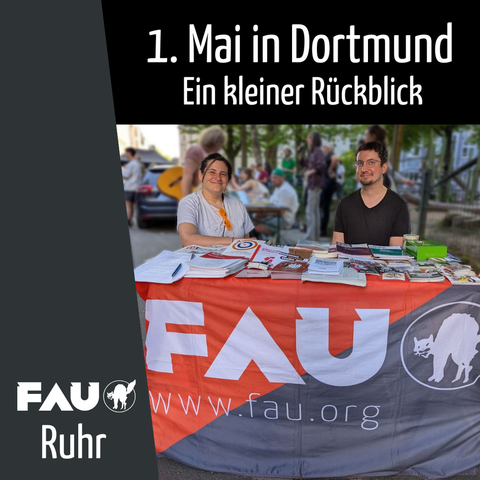 Zwei lächelnde Menschen hinter einem Tisch voller Bücher und Broschüren. Vorne am Tisch ist die schwarz-rote Fahne der FAU befestigt. Darüber steht "1. Mai in Dortmund. Ein kurzer Rückblick" und daneben ist ein Balken mit dem Logo der FAU Ruhr.