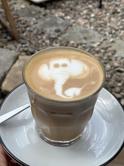 Flat White mit Elefephant als Latte Art