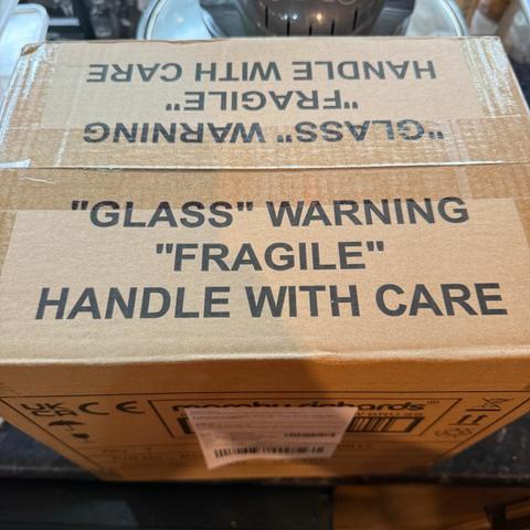 “GLASS” WARNING
“FRAGILE”
HANDLE WITH CARE