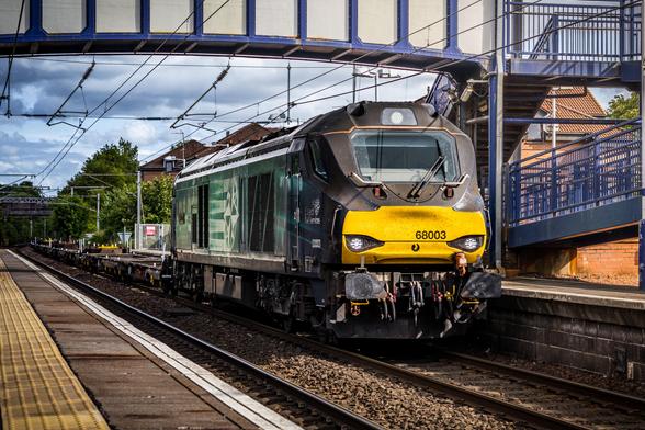 68003 pulls a rake of emtpy intermodal coaches through Whifflet