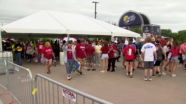 Oklahoma sports fans celebrate Thunder, OSU Golf, and WCWS opening day