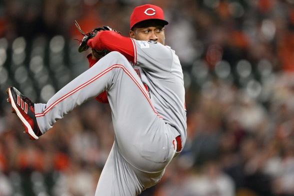 The Reds traded reliever Alexis Díaz to the Dodgers on Thursday for a minor league pitcher.