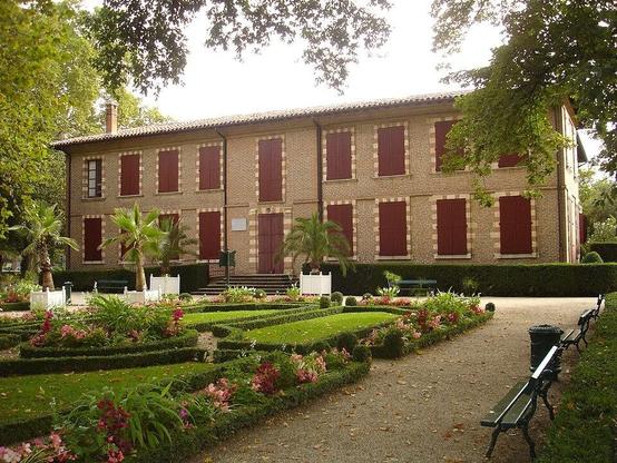 Hôtel de Rochegude à #Albi (#Tarn) Immeuble construit vers 1685. En 1787, le marquis de Rochegude, contemporain de Lapeyrouse et navigateur, rachète l'hôtel et entreprend, au début du XIXe siècle, la constructi...
Suite 👉 https://monumentum.fr/monument-historique/pa00095460/albi-hotel-de-rochegude
#Patrimoine #MonumentHistorique
Photo CC-BY-SA 4.0 : Olivier Rambaut
