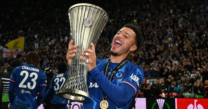 Chelsea in talks with Jadon Sancho over contract terms