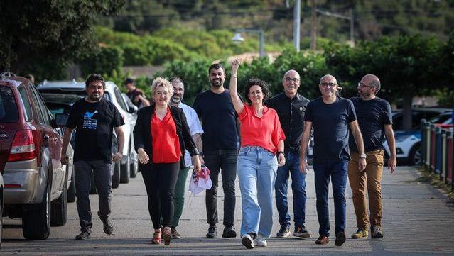 Marta Rovira i la resta d'exiliats, juntament amb altres investigats en el cas Tsunami, a Cantallops (ACN/Jordi Borràs)