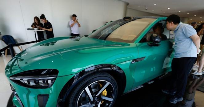 中国シャオミ、新型ＳＵＶ「ＹＵ７」を北京で披露　テスラに対抗 | ロイター