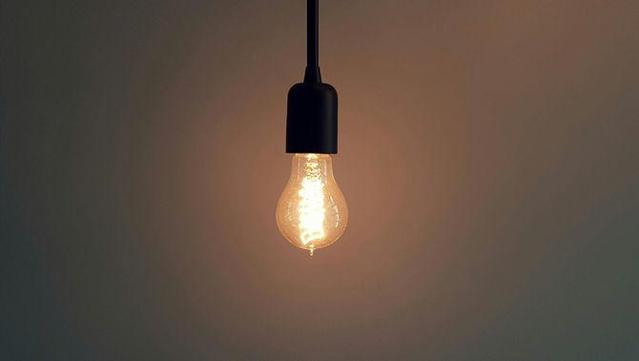 La factura de la llum ha pujat al maig, però menys que fa un any (Pexels)