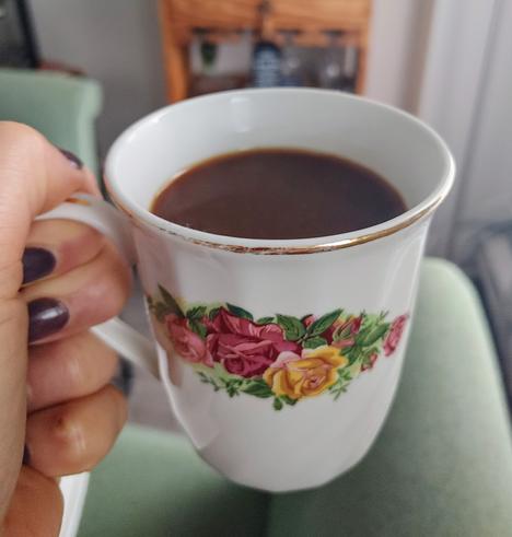 Tasse de café avec des roses