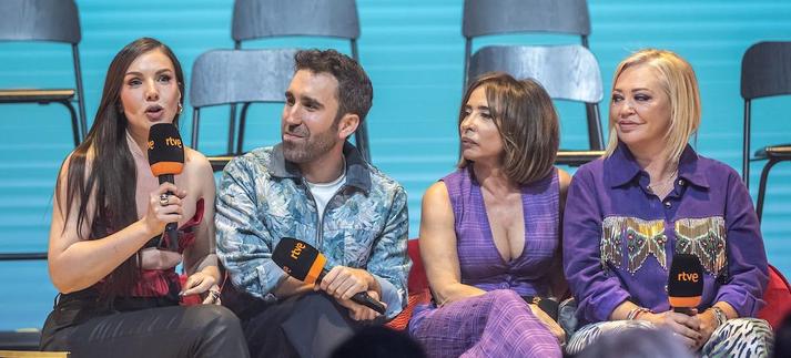Inés Hernadn, María Patiño, Belén Esteban y Aitor Albizua durante la presentación de 'La familia de la tele' / La 1