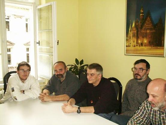 Formalne wskrzeszenie Fahrenheita. Od lewej: A.Mason, T.Pacyński. A.Ziemiański, K.Jeśkow, E.Dębski. Wrocław 2002 r.