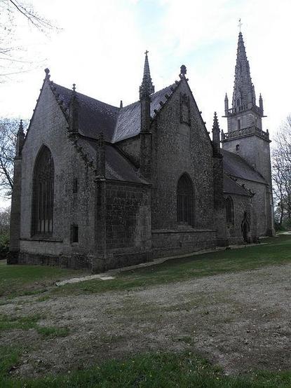 Chapelle de la Houssaye à #Pontivy (#Morbihan) Chapelle composée d'une partie datant du XVIe siècle et d'une annexe ouest datant du 17e. L'ensemble comprend un chevet carré, un transept et une nef doublée, dans...
Suite 👉 https://monumentum.fr/monument-historique/pa00091566/pontivy-chapelle-de-la-houssaye
#Patrimoine #MonumentHistorique
Photo CC-BY-SA 4.0 : GO69