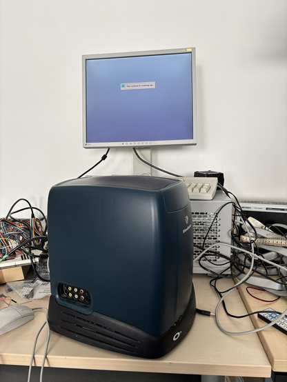 SGI O2 sitting in front of an HP16700 logic analyser.
