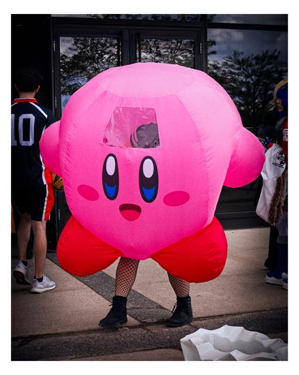 Sexy Kirby cosplay.