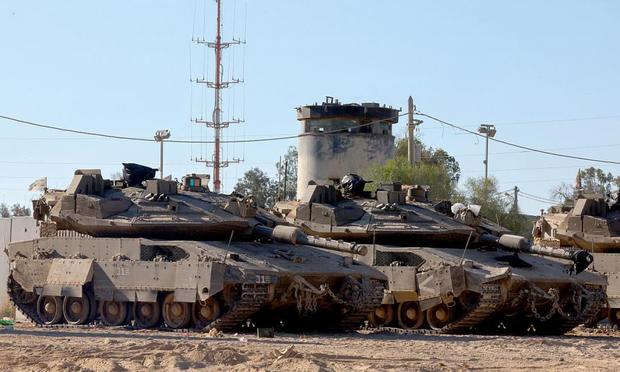 Tanques israelíes en un enclave de la Franja de Gaza este jueves (JACK GUEZ vía getty images)
