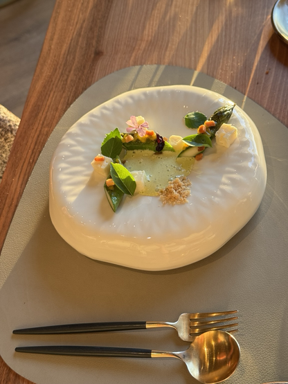 Spargel mit einem regionalen Feta von Ziegenmilch