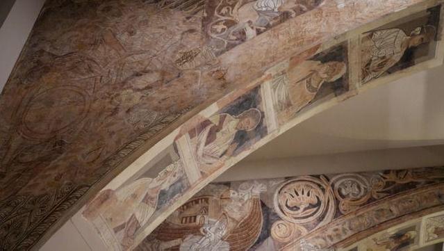 Algunes de les pintures de la sala capitular del monestir de Sixena que ara són al MNAC (ACN/Eli Don)