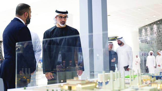 خالد بن محمد يشهد فعاليات المعرض والمؤتمر العالمي للمرافق 2025   