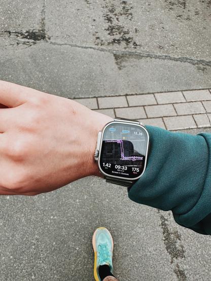 WorkOutDoors app in apple watch, dark map mode on