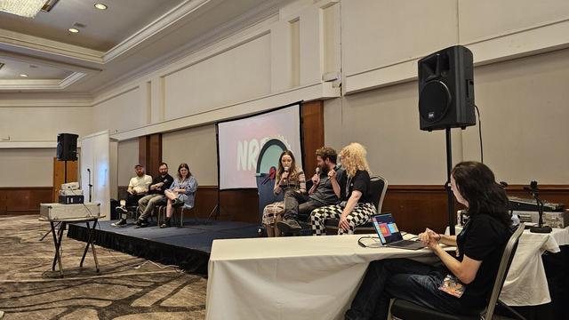 YouTube team "No Rolls Barred" playing a giant version of Wavelength on-stage at the UK Games Expo
