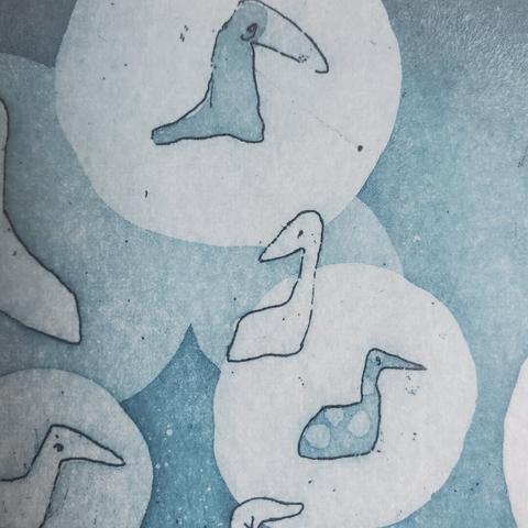 Autre détail de la gravure, échange de regards entre différents oiseaux-chaussette.