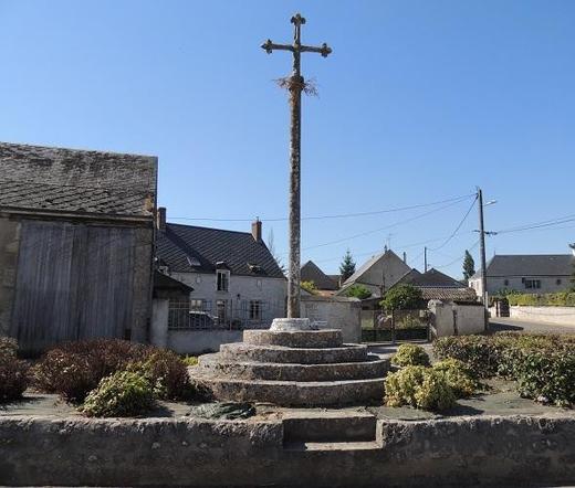 Croix en pierre à #BeaucelaRomaine (#LoirEtCher) Monolithe composé d'un fût cylindrique terminé par une croix aux branches moulurées amorties par un fleuron. Sur une face est représenté le Christ crucifié, et s...
Suite 👉 https://monumentum.fr/monument-historique/pa00098541/beauce-la-romaine-croix-en-pierre
#Patrimoine #MonumentHistorique
Photo CC-BY-SA 4.0 : Grefeuille
