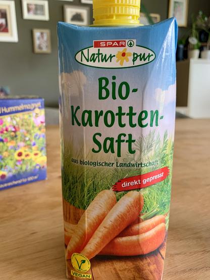 Kleiner (500ml) Tetrapack mit "Bio Karottensaft" aus dem Spar.