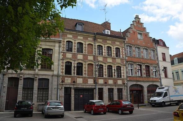 Maison à #Douai (#Nord) Façade et toiture : inscription par arrêté du 20 septembre 1945.
Suite 👉 https://monumentum.fr/monument-historique/pa00107480/douai-maison
#Patrimoine #MonumentHistorique
Photo CC-BY-SA 4.0 : This illustrationwas made byPeter Potrowl.

Please