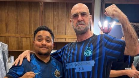 A droite, l'éternel Cantona.