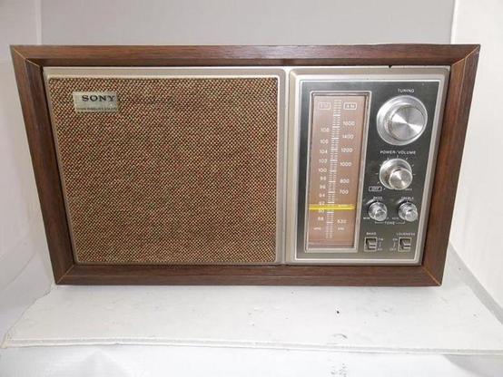 picture of a sony ICF-9550W am/fm tabletop radio circa 1972.