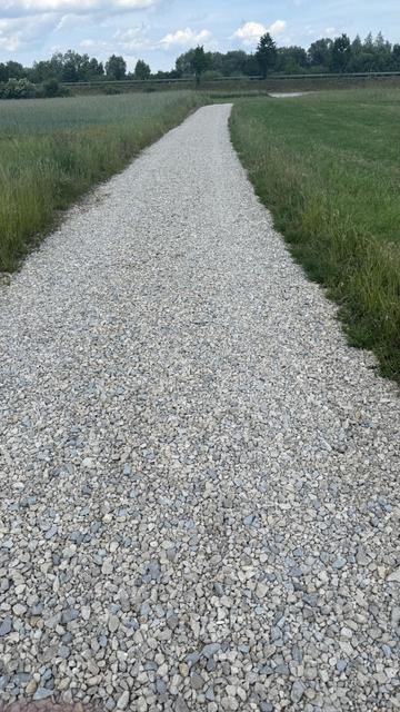 Grober Schotter für Menschen, die da gerne an der #Itz mit dem Fahrrad lang fahren wollen