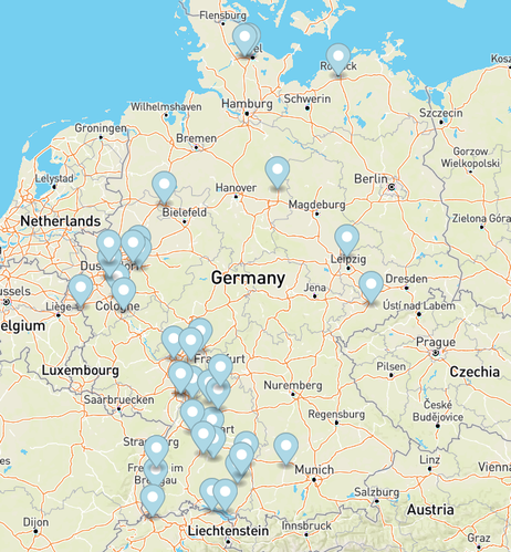 Das Bild zeigt eine Landkarte der Bundesrepublik, in der die Städte und Gemeinden gekennzeichnet sind, die einen Mastodon-Account betreiben. Das sind #Düsseldorf, #Neuwittenbek, #Freiburg, #Dortmund, #Stuttgart, #Hanau, #Mainz, #Aachen, #Ulm, #Chemnitz, #Ludwigshafen, #Langen, #Lahr, #Bonn, #Rheinfelden, #Bokensdorf, #Rostock, #Friedrichshafen, #Ammerbuch, #Biberach, #Reutlingen, #Pforzheim, #Mosbach, #Schinkel, #Mannheim, #Heidelberg, #Delitzsch, #Hagen, #Köln, #Duisburg, #Laupheim, #Neuenstadt, #Waldürn, #Osnabrück, #Konstanz, #Augsburg und #Witten.