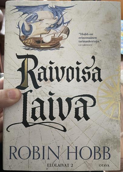 Kuvassa on Robin Hobbin kirjan Raivoisa laiva kansi