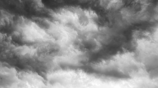 Wärmegewitterwolken in Wien. Das ist wie tauchen unter dem Nordpol.