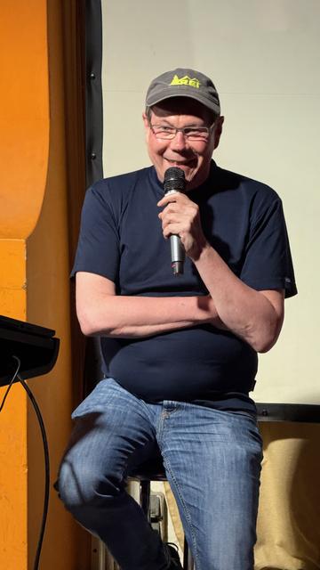 Jürgen Neumann with microphone in hand