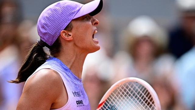 Iga Swiatek joins Rafael Nadal in exclusive five-player club by continuing remarkable Roland Garros streak