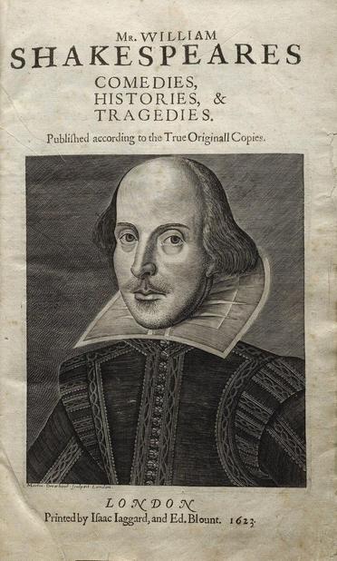 Eine alte Druckgrafik zeigt ein Porträt von William Shakespeare. Er trägt einen weiten Kragen und hat kurzes, gewelltes Haar. Im oberen Bereich der Grafik steht sein Name, und darunter sind die Worte "Comedies, Histories, & Tragedies" zu lesen. Am unteren Rand befindet sich die Angabe "London Printed by Isaac Iaggard, and Ed. Blount. 1623".