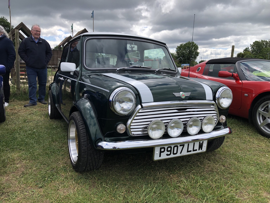 Happy #MiniMonday if you like this sort of thing. Here are some late 90’s #RoverMiniCooper to gird your lions 🦁 - http://miniphernalia.co.uk