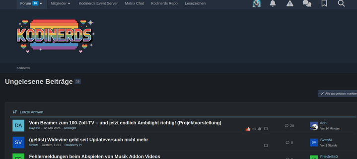 Ausschnitt des Kodinerds Forums mit einem Kodinerds Logo im Regenbogen Look oben Links