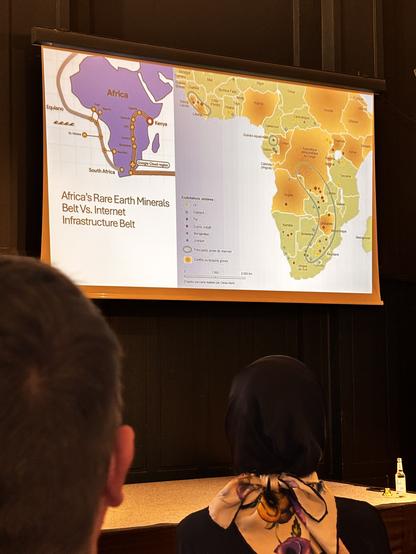 Zwei Landkarten von Afrika, einmal zeigt es die Hotspots des Mineralienabbaus, einmal neu verlegte Datenkabel von Konzernen.