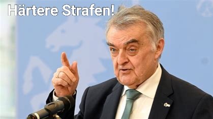 Minister Reul, zeigefinger, spruch: härtere Strafen!