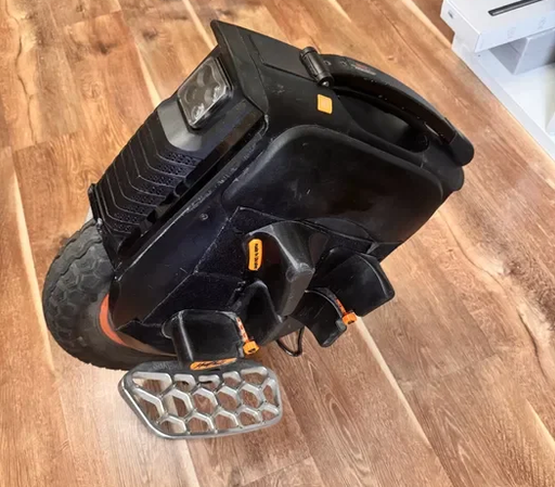 Secondhand Inmotion V12 HT with aftermarket pedals.